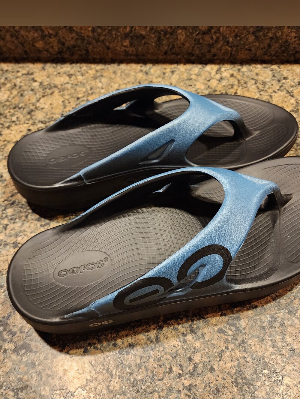 Oofos OOriginal Recovery Thong, Black/Ocean Blue NWOT
